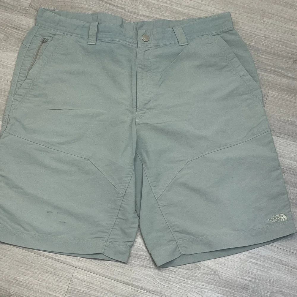 The North Face Shorts Mens 40 Mint Green Cargo Flat Front Outdoor Hike *Read*